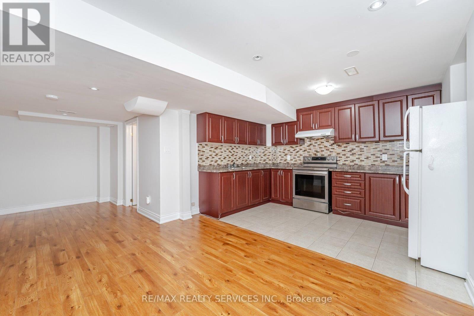 30 Sams Crescent, Brampton, Ontario  L7A 3R7 - Photo 40 - W12210375