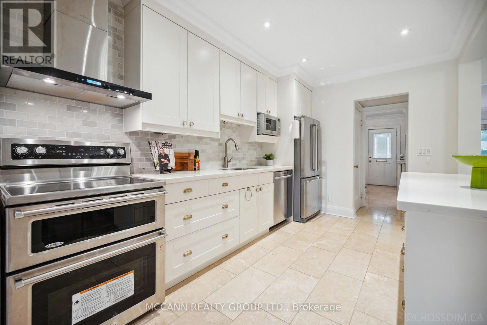 92 Brookdale Avenue, Toronto (Lawrence Park North), Ontario  M5M 1P3 - Photo 12 - C12210978