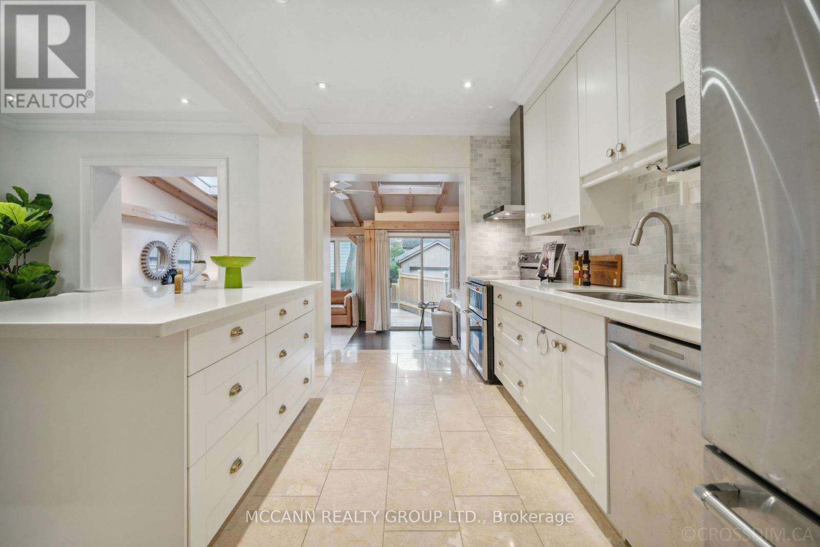 92 Brookdale Avenue, Toronto (Lawrence Park North), Ontario  M5M 1P3 - Photo 11 - C12210978