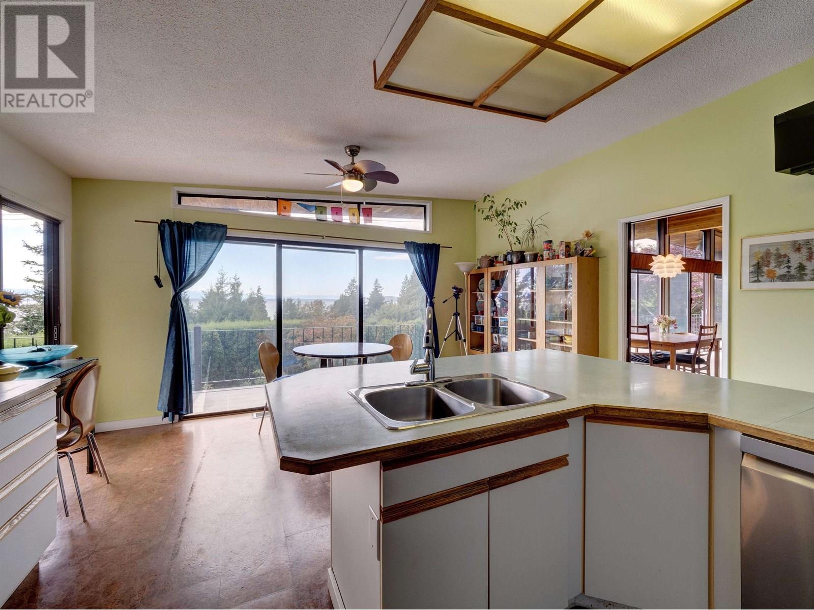 5158 Chapman Road, Sechelt, British Columbia  V7Z 0B7 - Photo 17 - R3014181