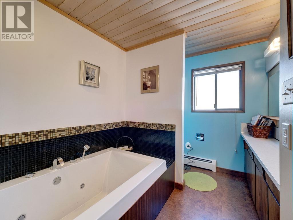 5158 Chapman Road, Sechelt, British Columbia  V7Z 0B7 - Photo 21 - R3014181