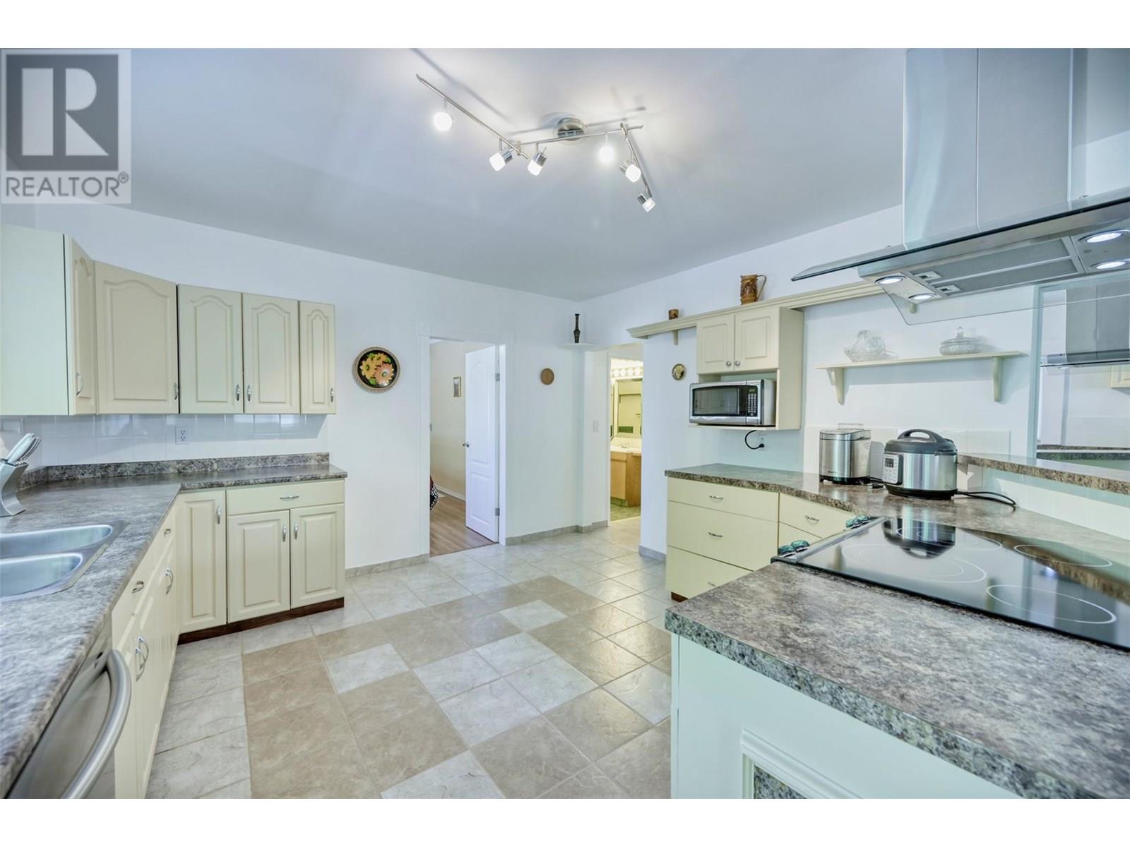 8014 89th Street, Osoyoos, British Columbia  V0H 1V1 - Photo 9 - 10351354