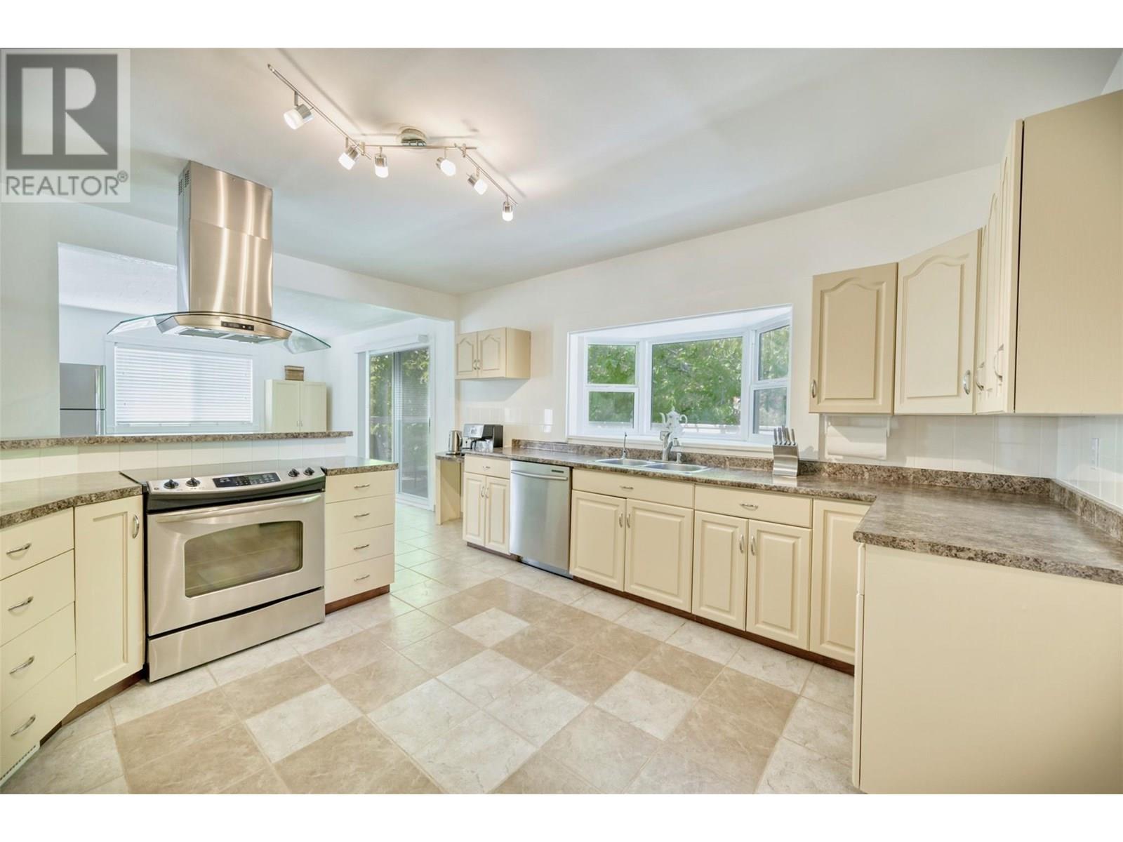 8014 89th Street, Osoyoos, British Columbia  V0H 1V1 - Photo 11 - 10351354