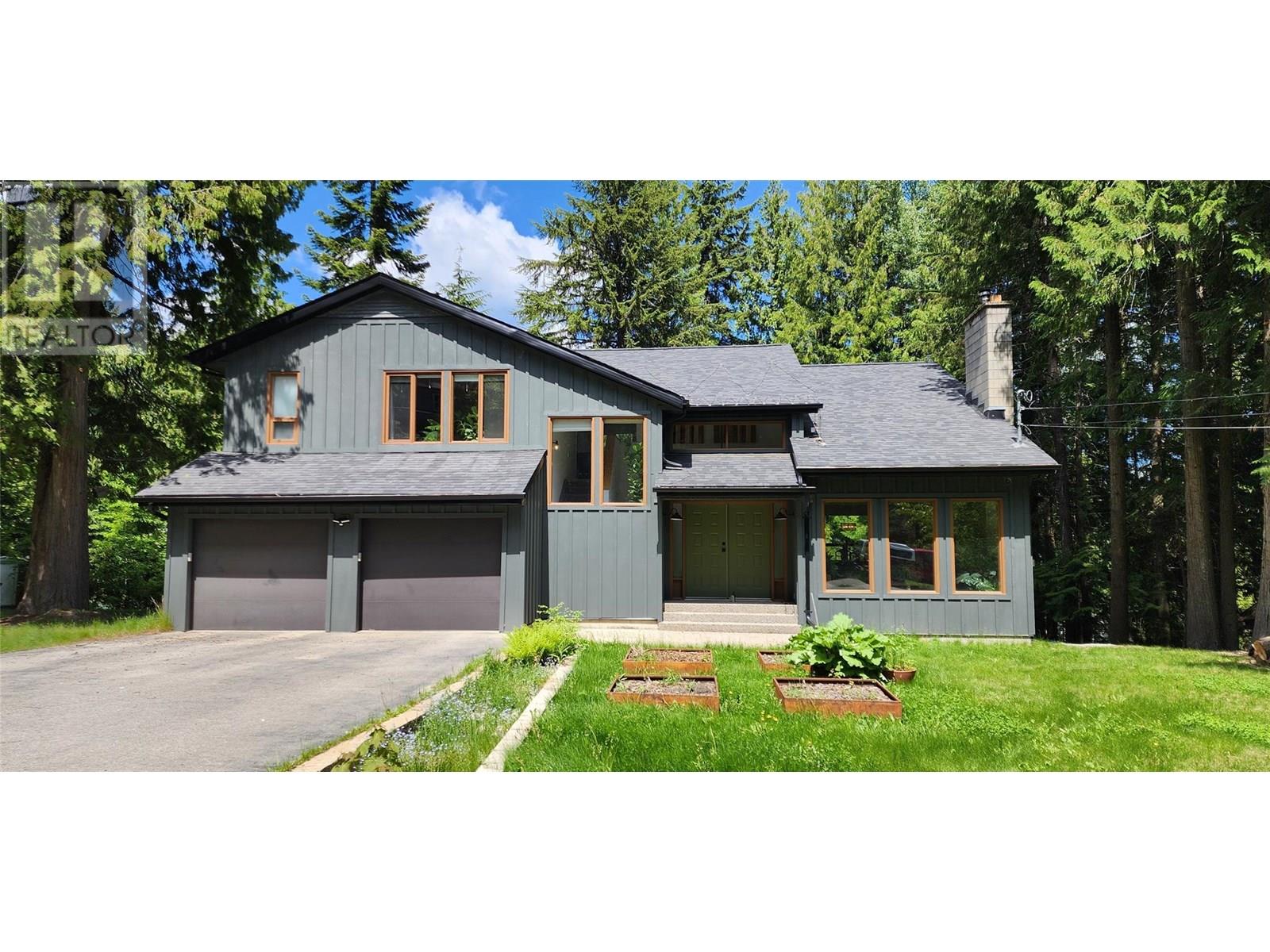 1740 Black Diamond Drive, Rossland, British Columbia