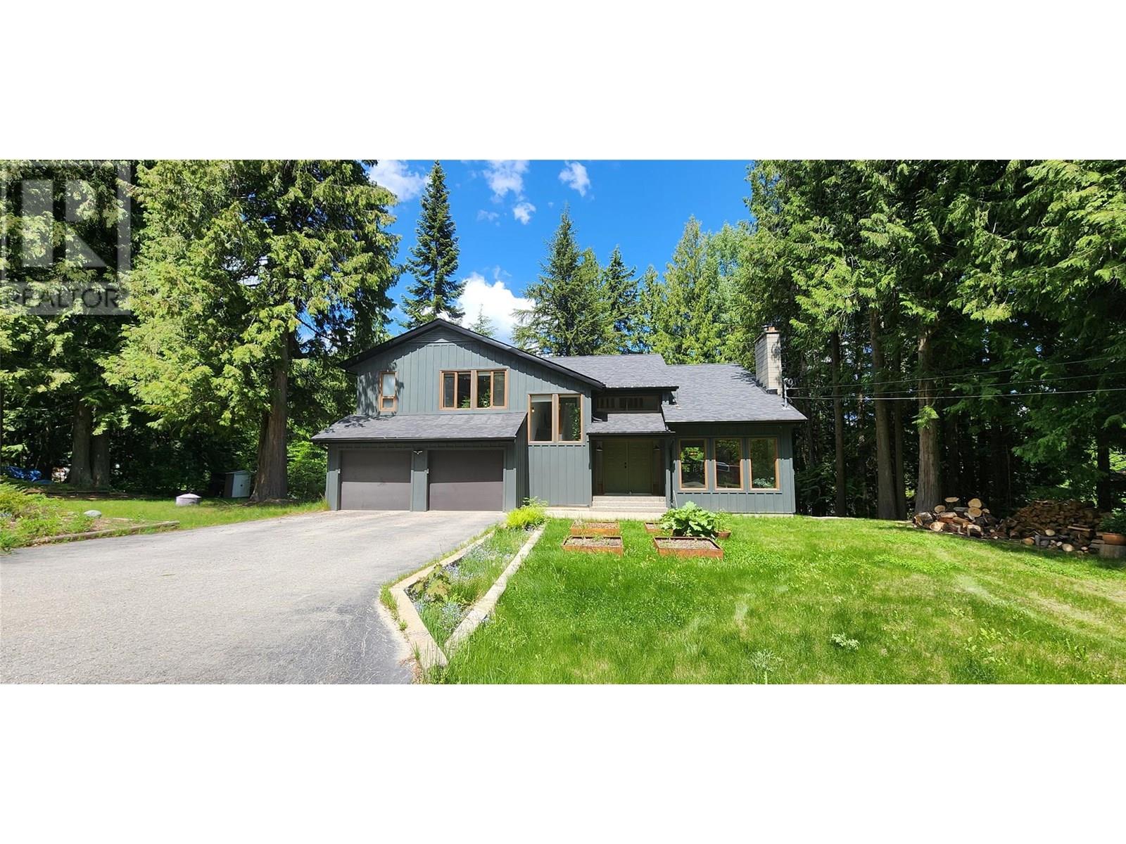 1740 Black Diamond Drive, Rossland, British Columbia  V0G 1Y0 - Photo 2 - 10351767