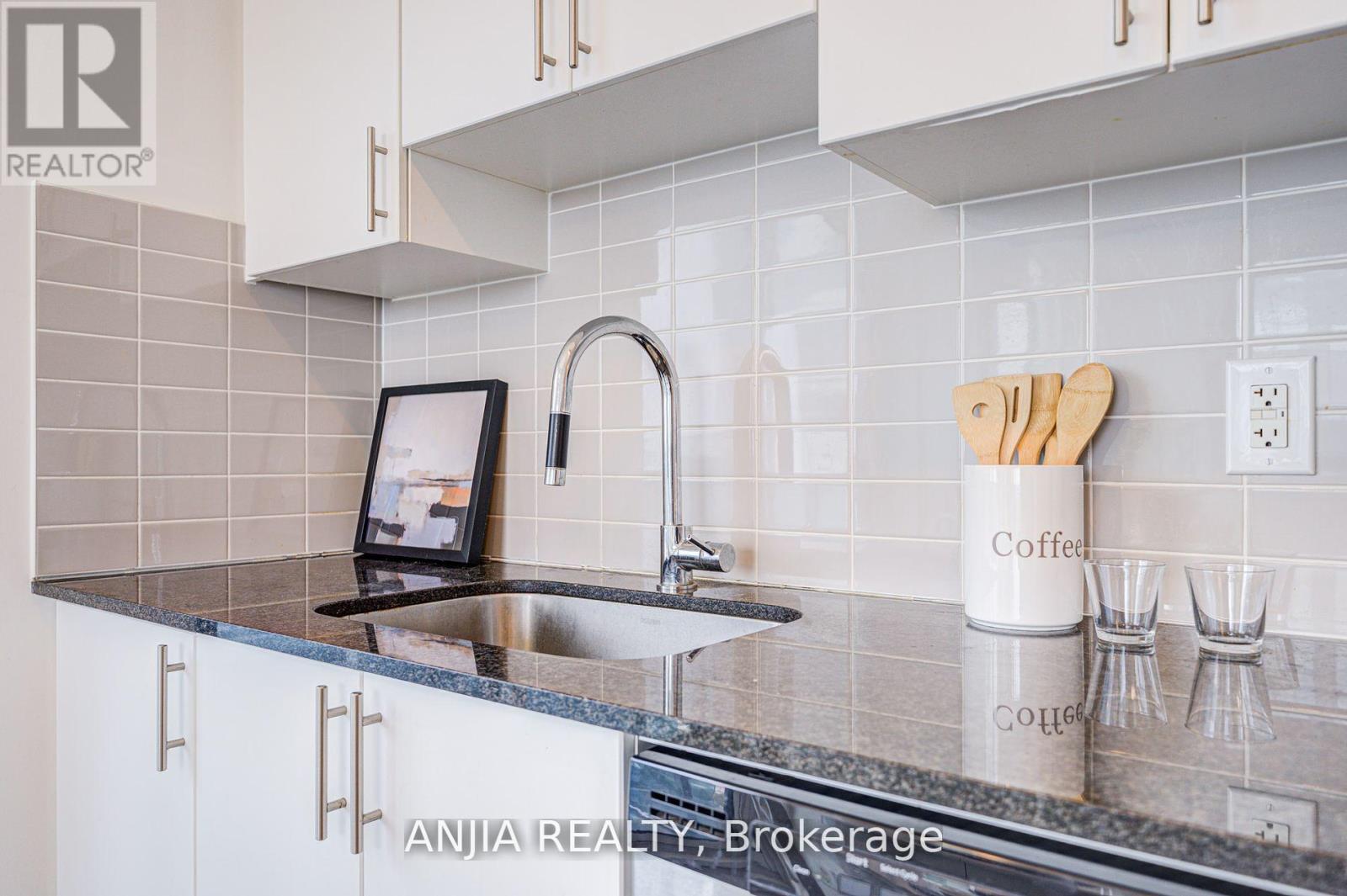 2012 - 7165 Yonge Street, Markham, Ontario  L3T 0C9 - Photo 10 - N12212953