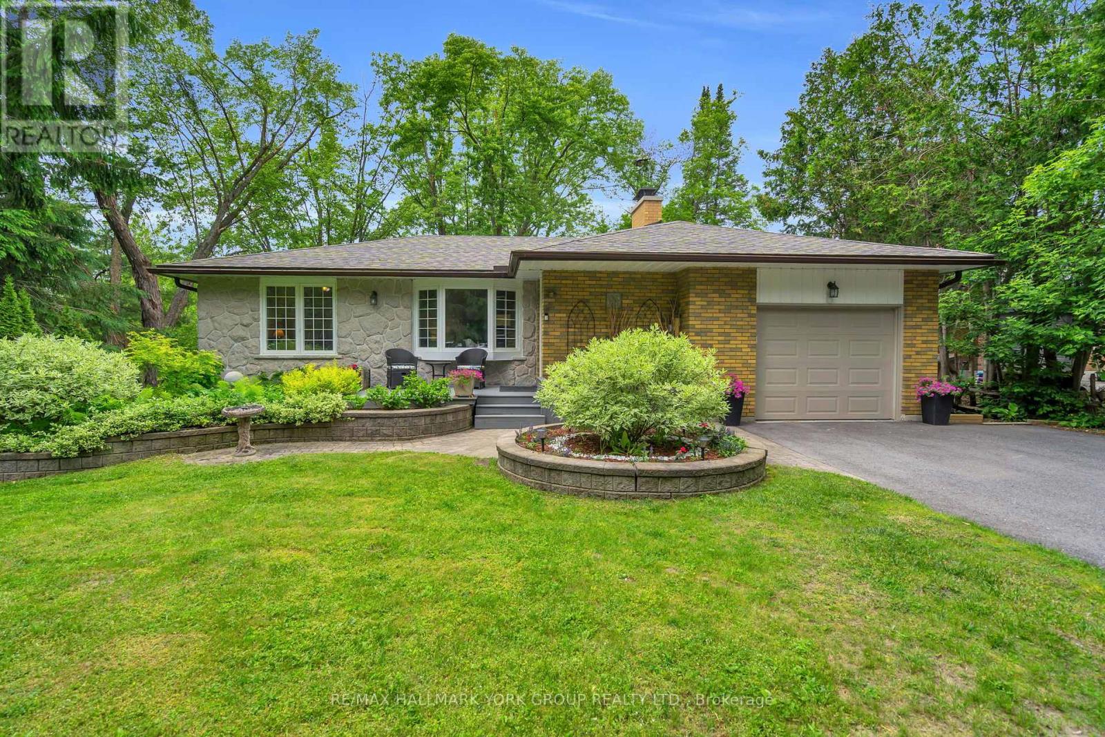 16 JAMES STREET, Georgina, Ontario