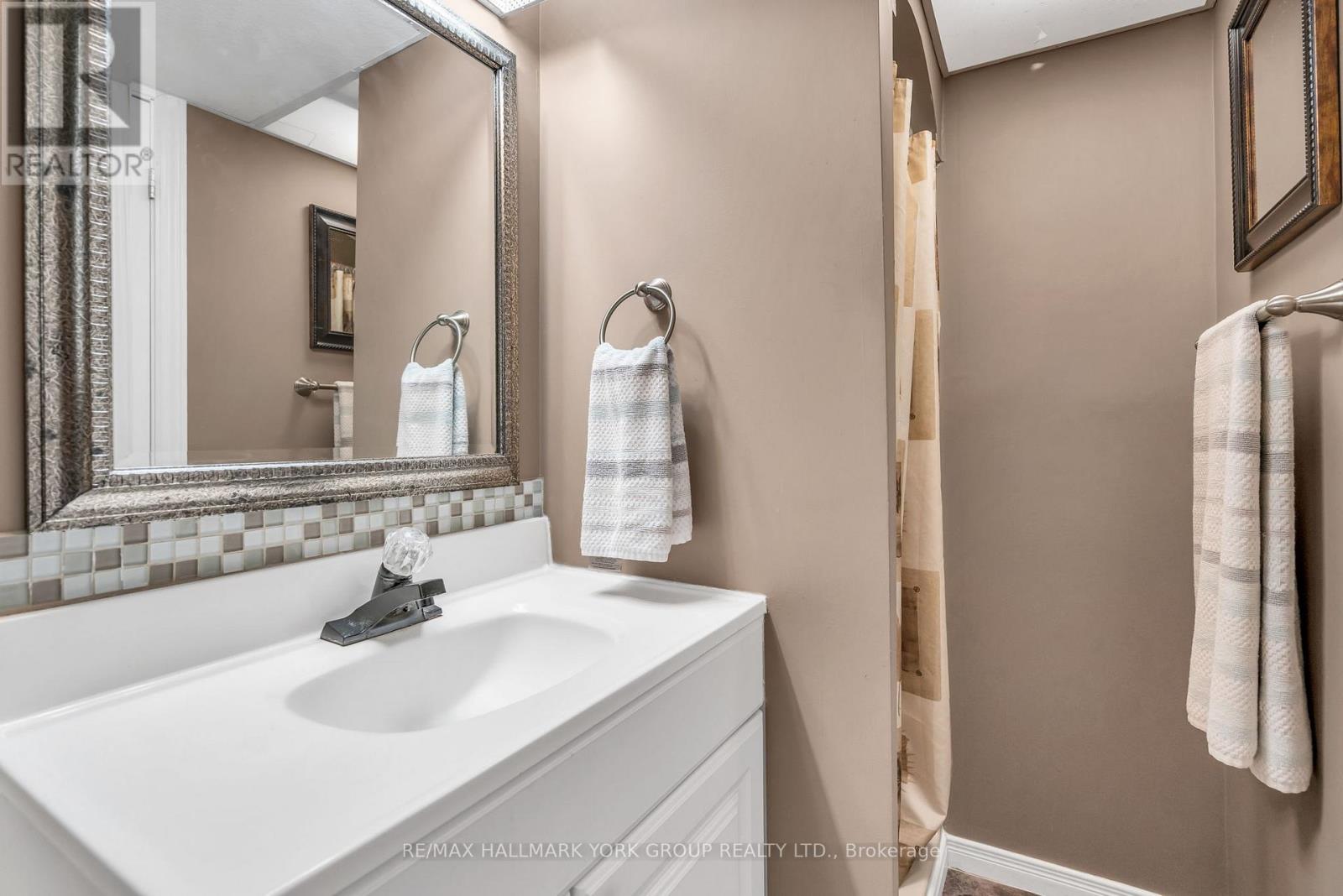 16 James Street, Georgina, Ontario  L0E 1N0 - Photo 31 - N12212983