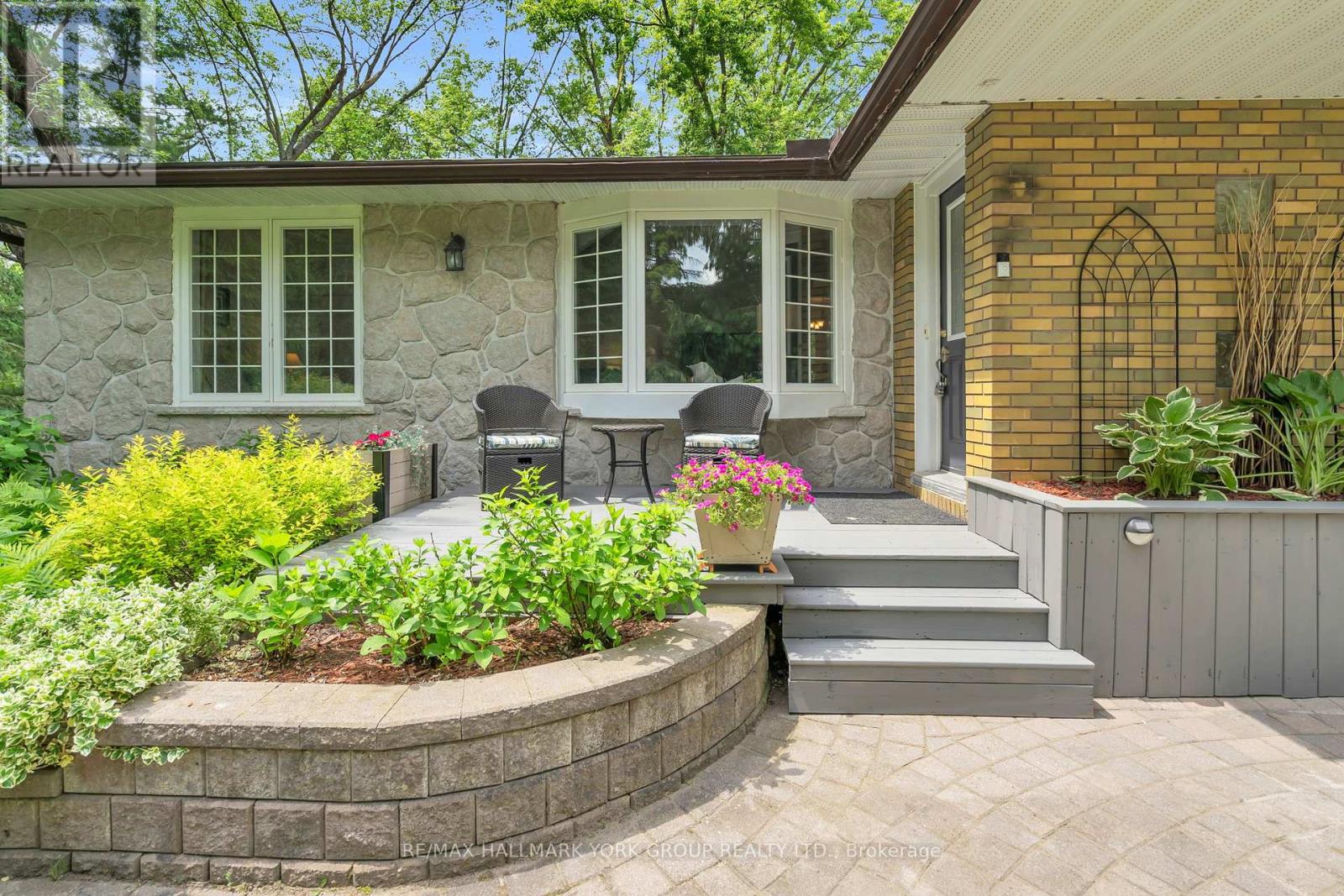 16 James Street, Georgina, Ontario  L0E 1N0 - Photo 4 - N12212983
