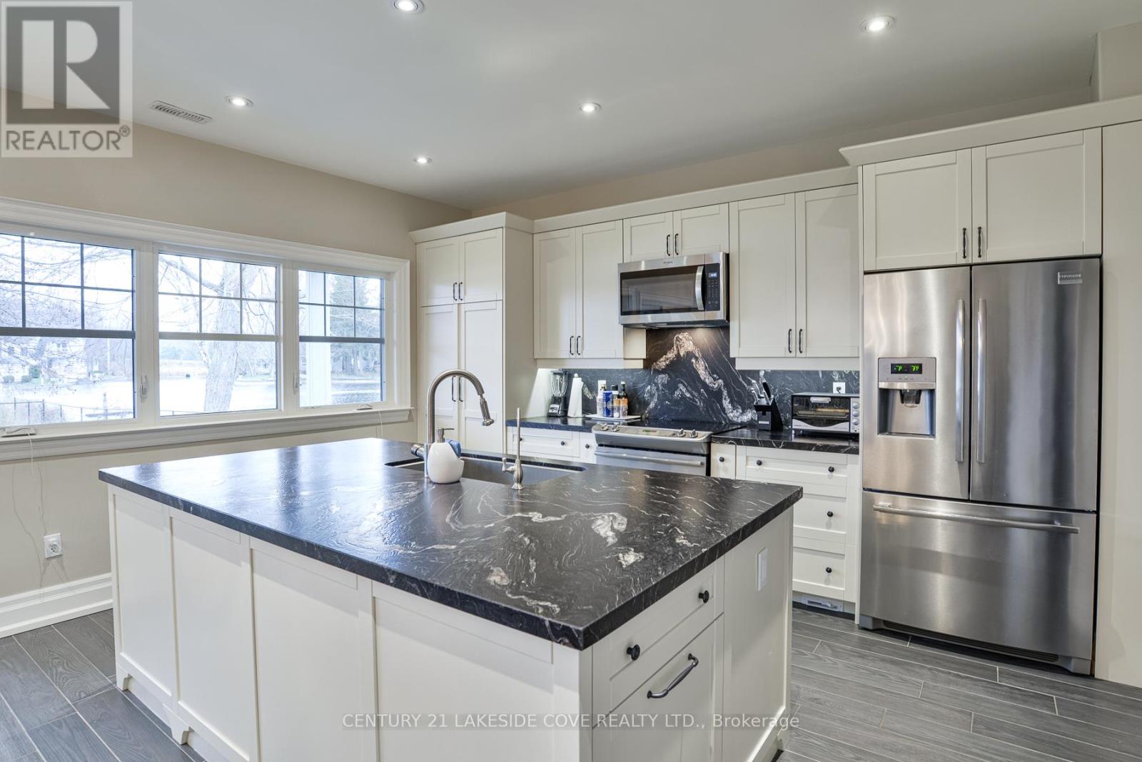 51 Ridge Avenue, Ramara (Brechin), Ontario  L0K 1B0 - Photo 12 - S12212938