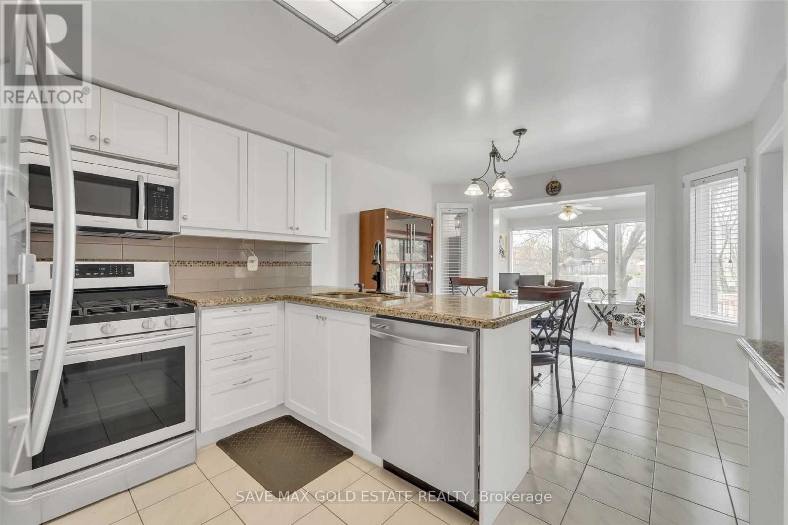 85 Cityview Circle, Barrie (Holly), Ontario  L4N 7V1 - Photo 15 - S12212998