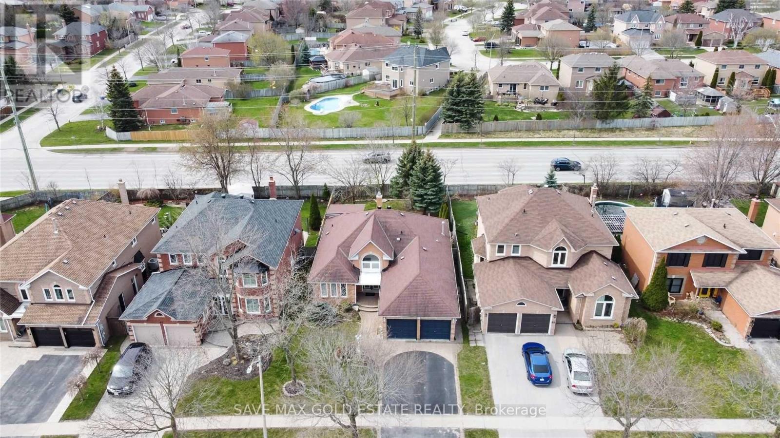 85 Cityview Circle, Barrie (Holly), Ontario  L4N 7V1 - Photo 2 - S12212998