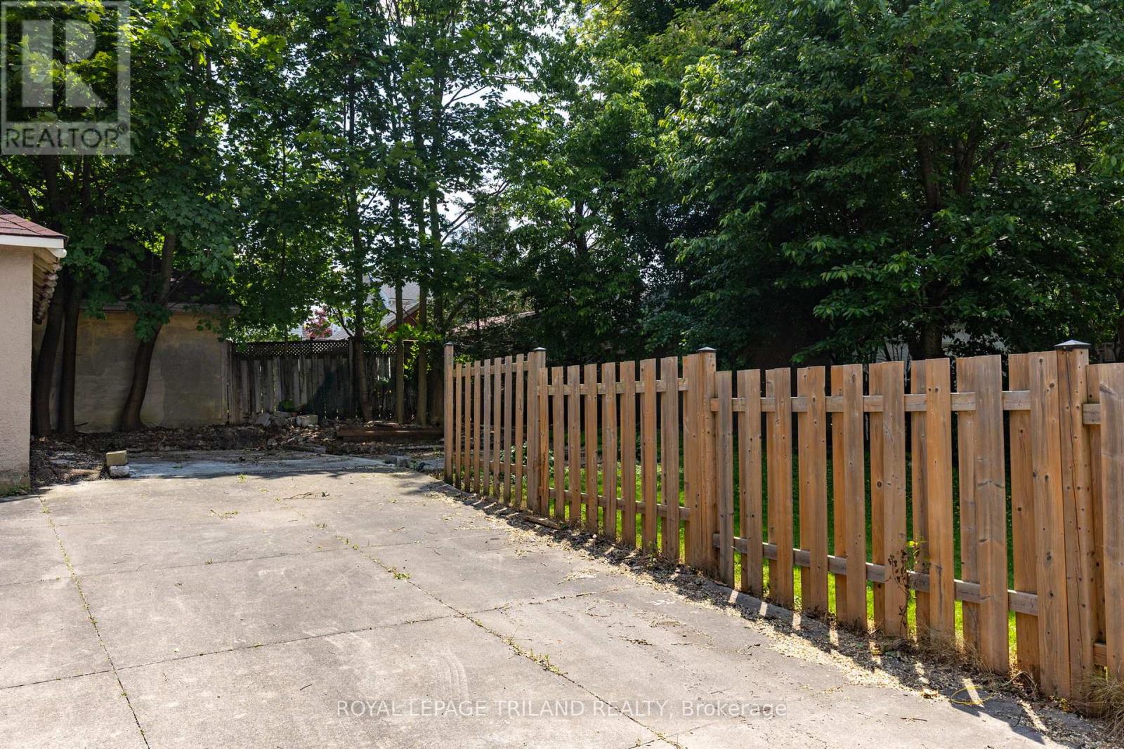 Photo 32 of 35 for 269 Briscoe Street E