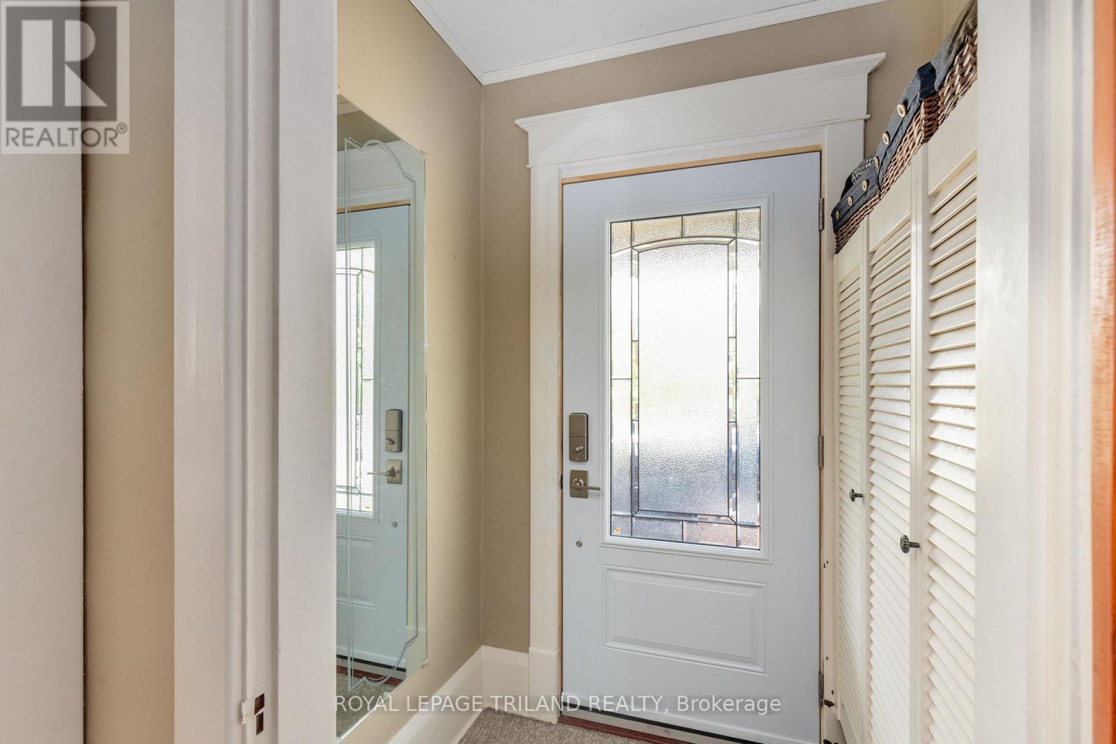 Photo 4 of 35 for 269 Briscoe Street E