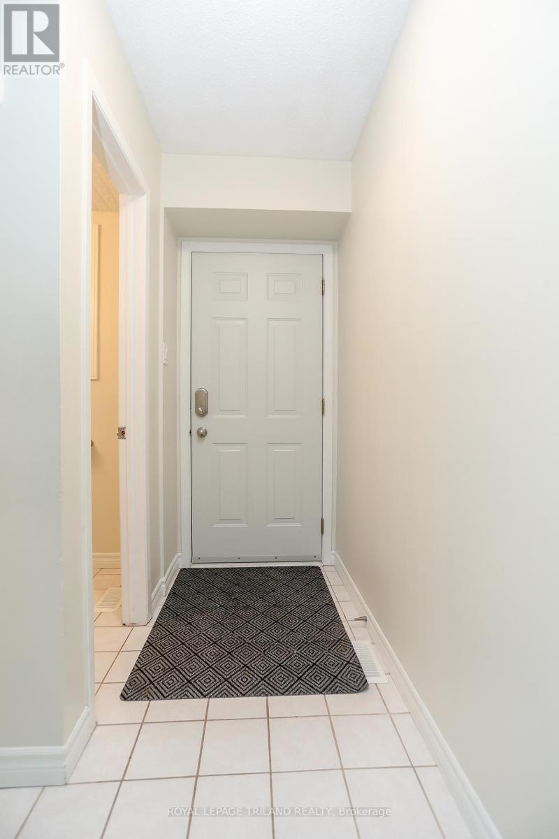 Photo 4 of 40 for 10 - 1855 Aldersbrook Road