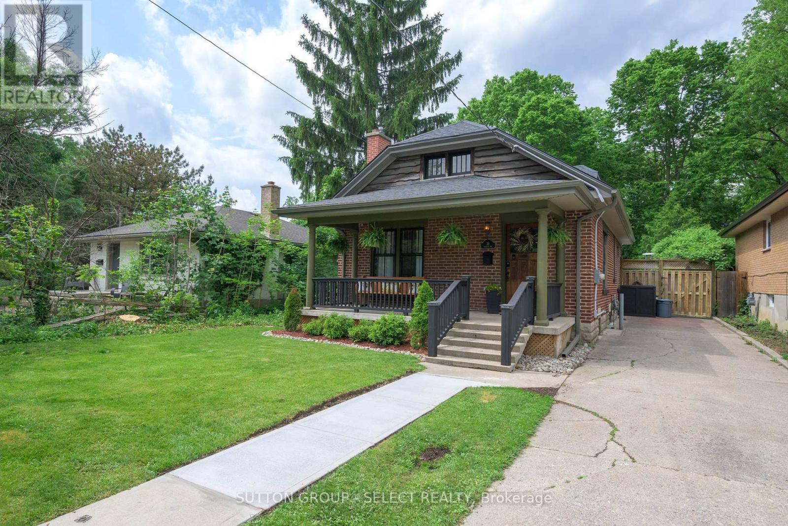 Photo 2 of 43 for 36 Duchess Avenue