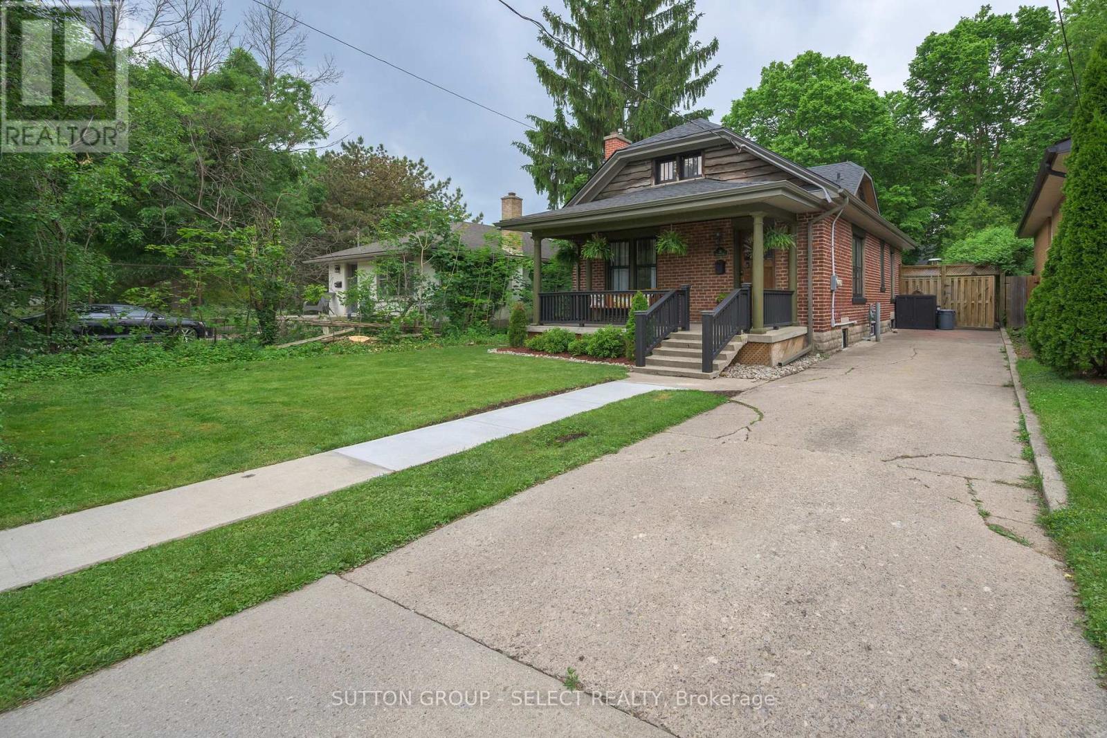 Photo 5 of 43 for 36 Duchess Avenue