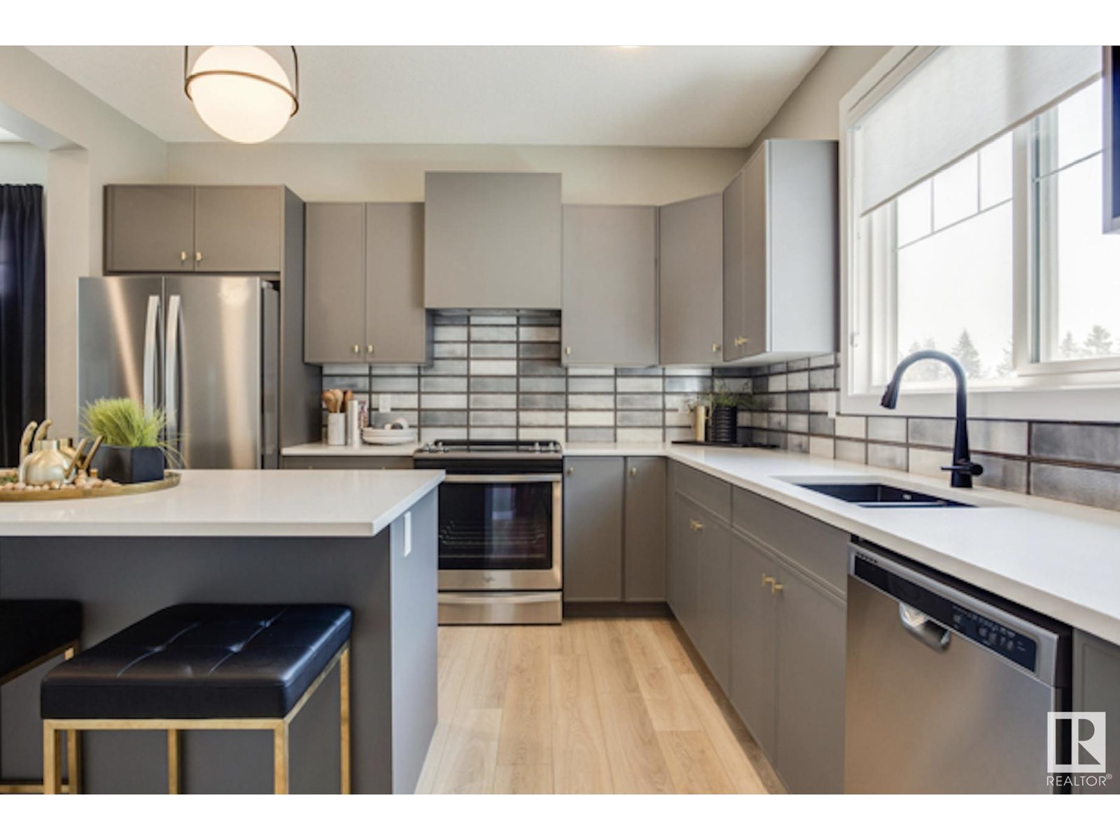 Property at 7016 54 AV image