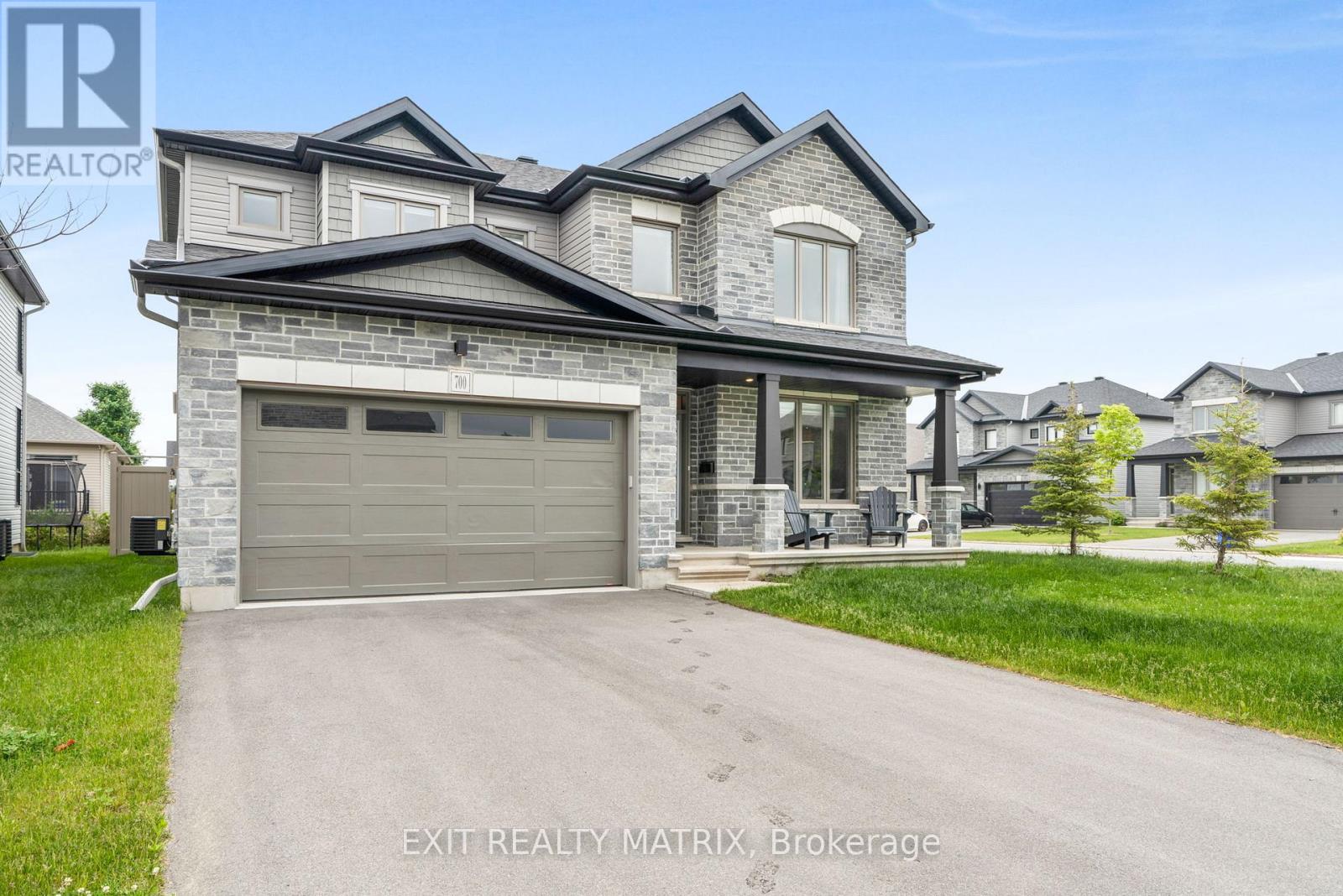 700 Namur Street, Russell, Ontario  K0A 1W0 - Photo 2 - X12213078
