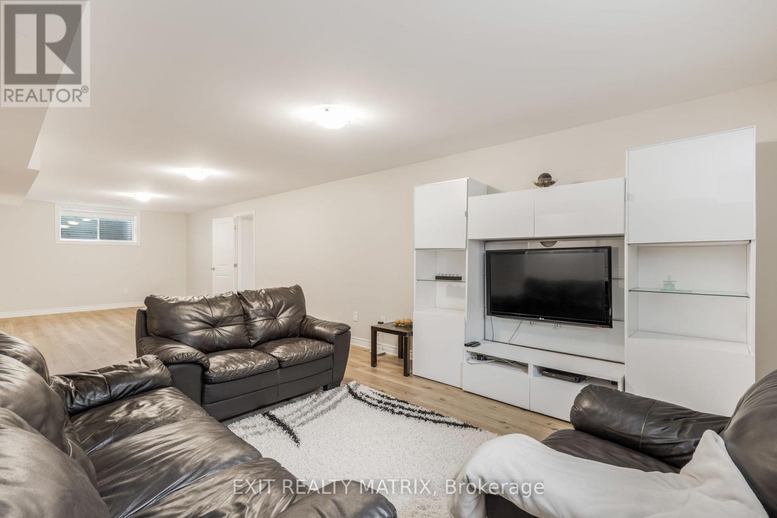 700 Namur Street, Russell, Ontario  K0A 1W0 - Photo 31 - X12213078