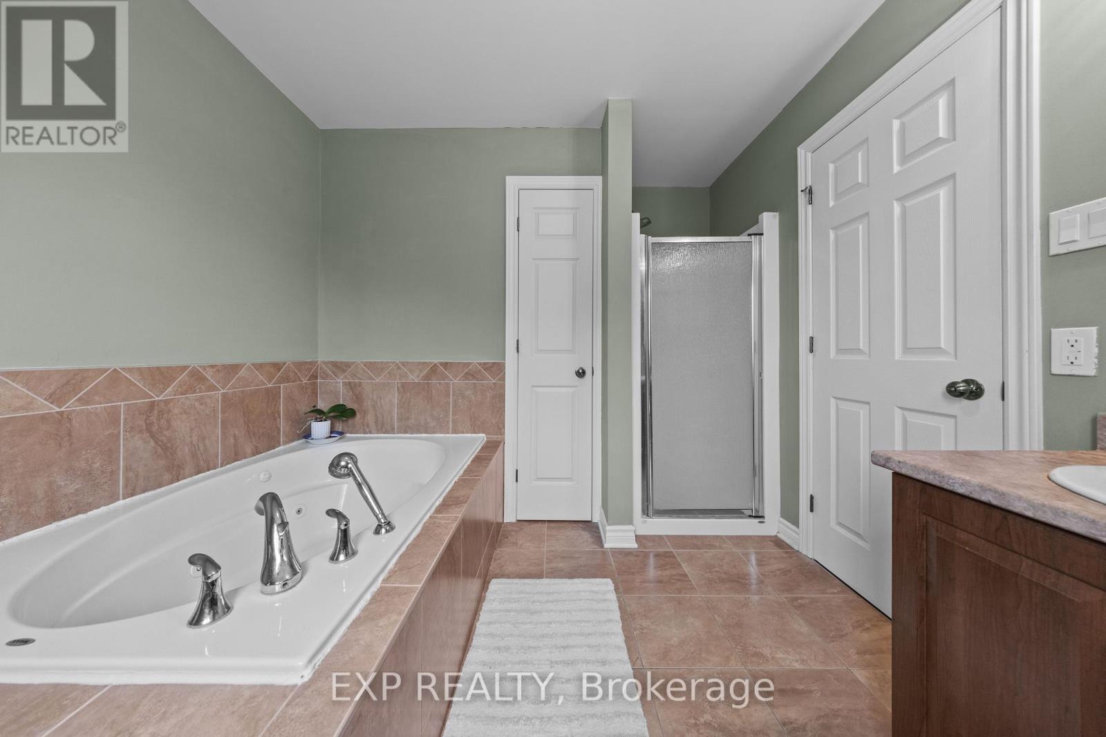 53 Beaver Lane, The Nation, Ontario  K0A 2M0 - Photo 15 - X12213082