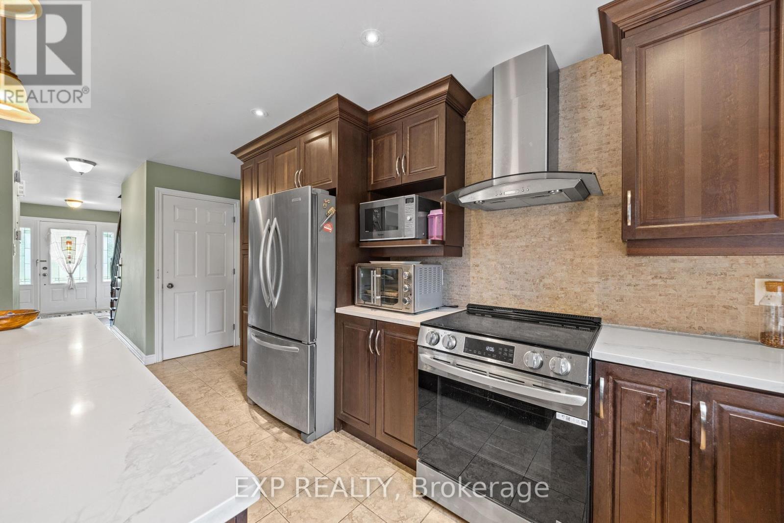 53 Beaver Lane, The Nation, Ontario  K0A 2M0 - Photo 8 - X12213082