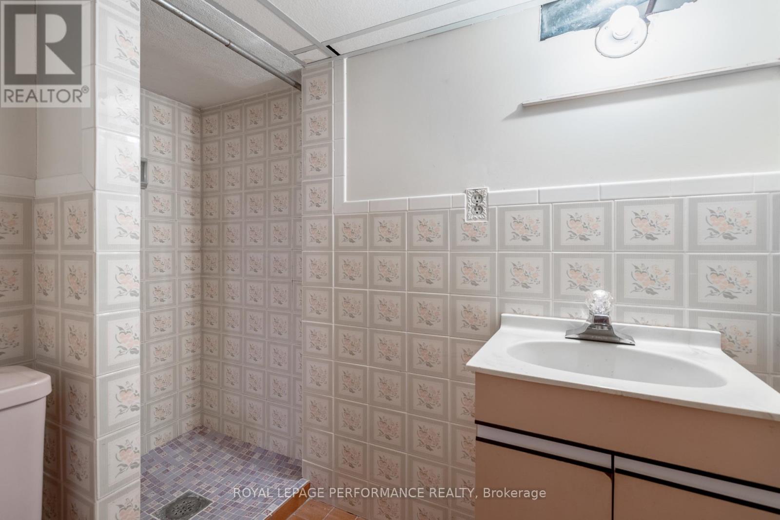 45 Mcnaughton Avenue, Ottawa, Ontario  K1S 0J1 - Photo 19 - X12213120