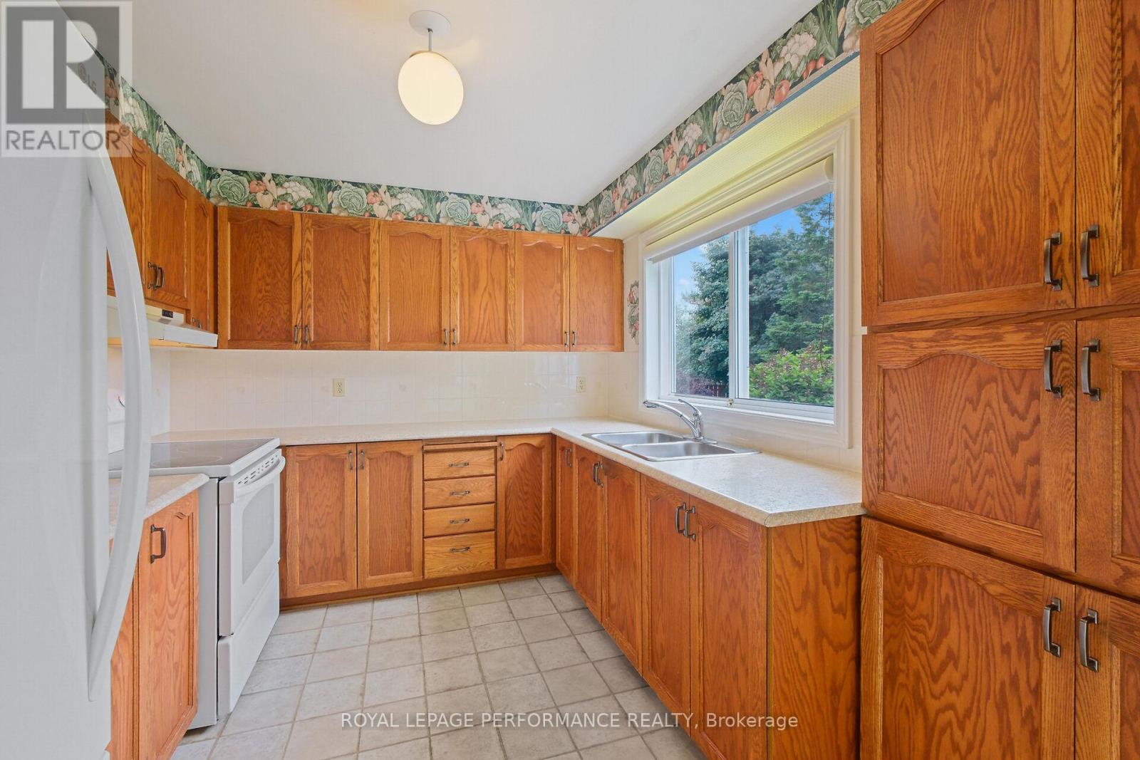 6130 Buttonfield Place, Ottawa, Ontario  K1W 1B9 - Photo 13 - X12213134