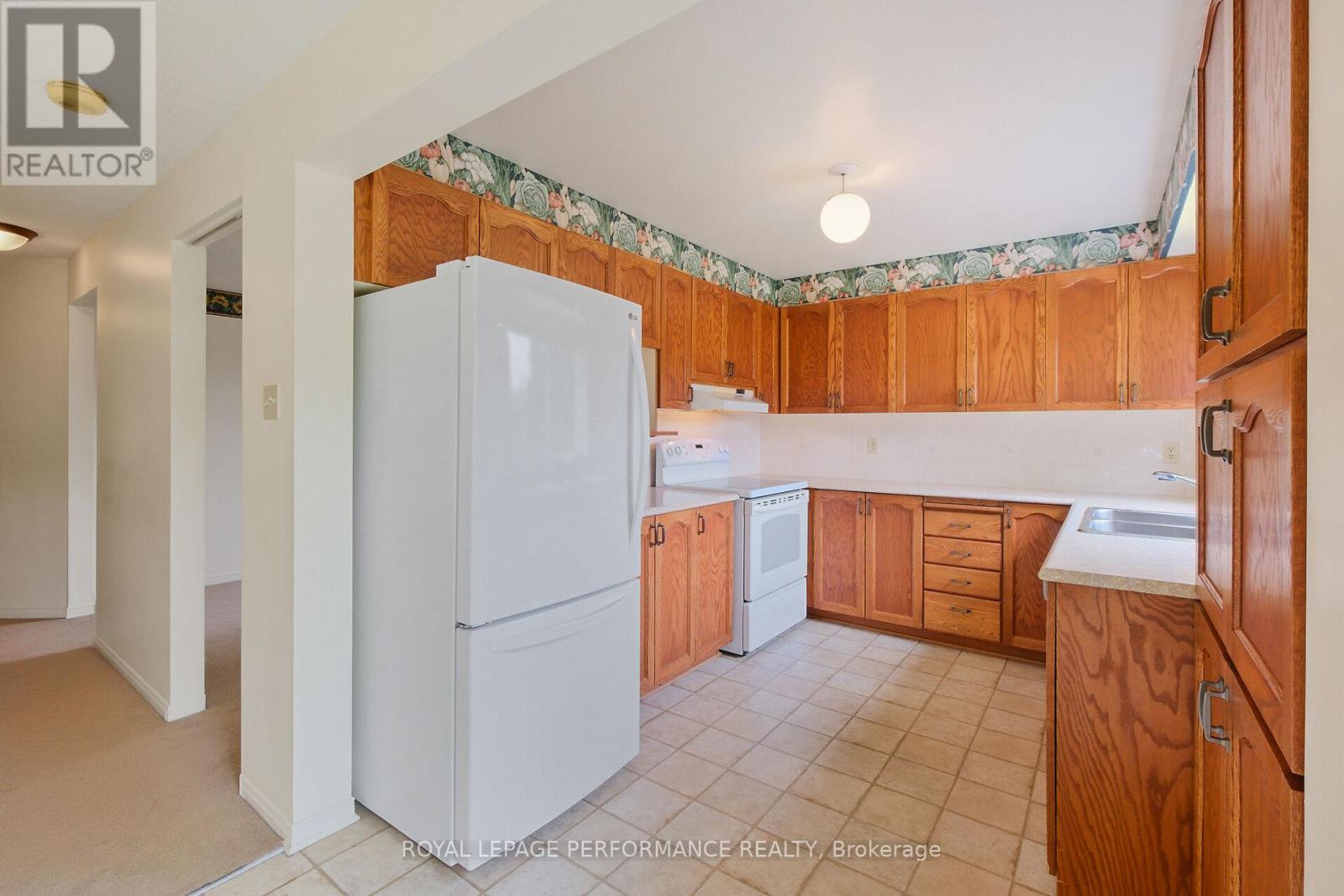 6130 Buttonfield Place, Ottawa, Ontario  K1W 1B9 - Photo 14 - X12213134