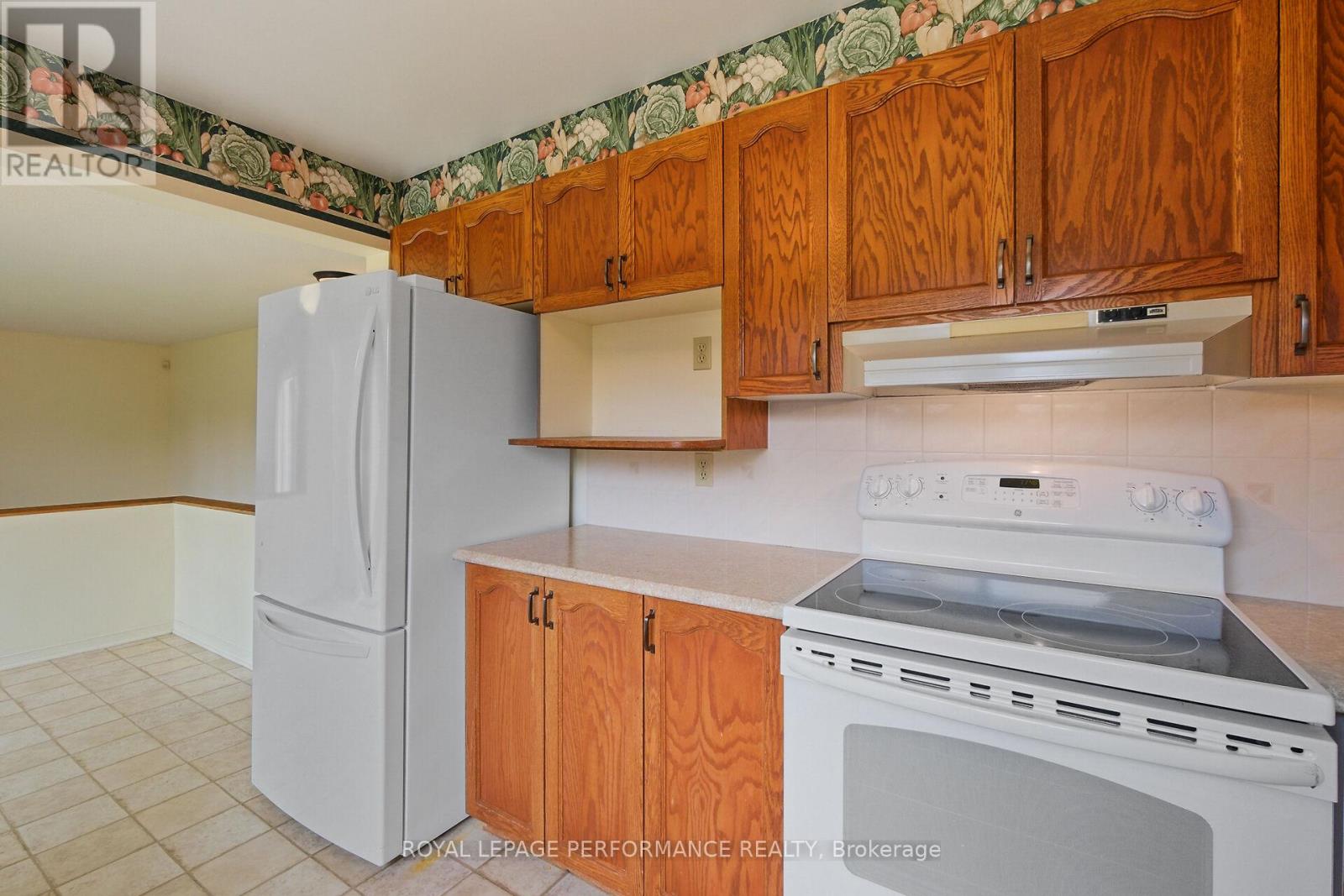 6130 Buttonfield Place, Ottawa, Ontario  K1W 1B9 - Photo 15 - X12213134