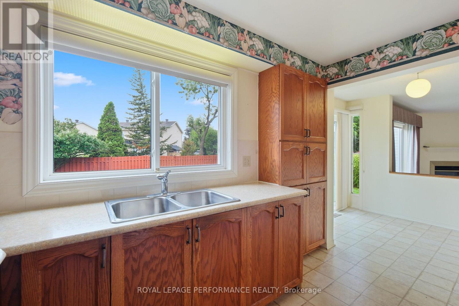 6130 Buttonfield Place, Ottawa, Ontario  K1W 1B9 - Photo 16 - X12213134