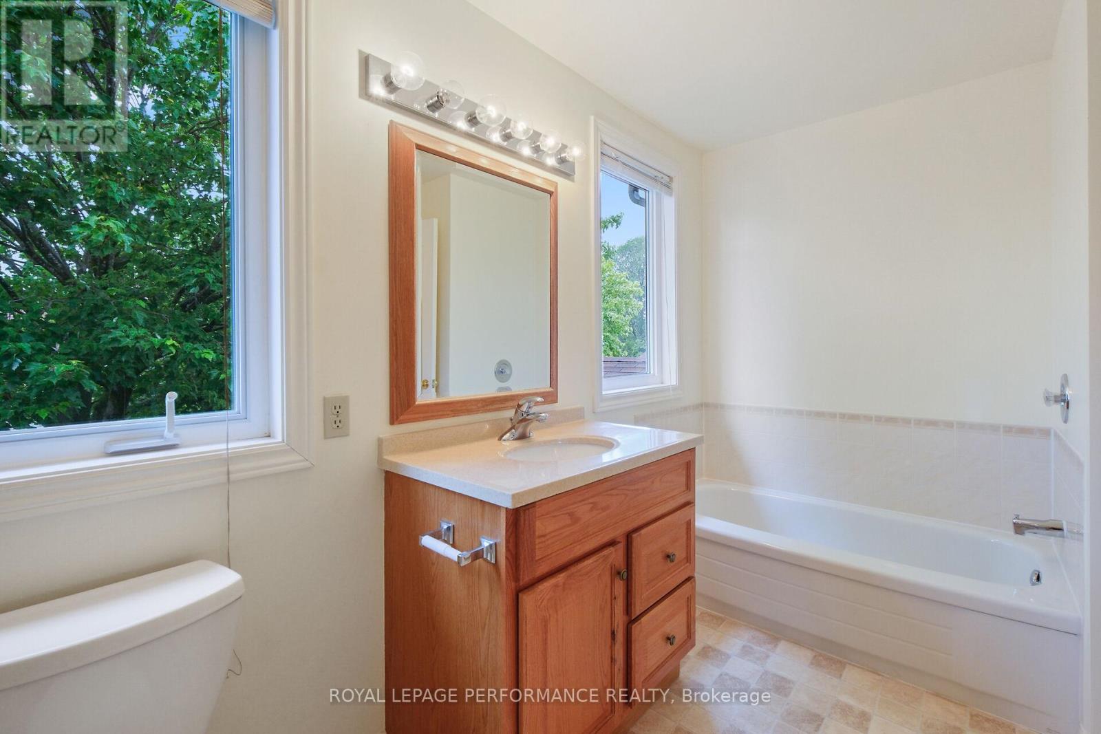 6130 Buttonfield Place, Ottawa, Ontario  K1W 1B9 - Photo 42 - X12213134