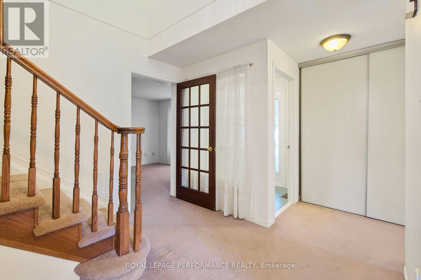 6130 Buttonfield Place, Ottawa, Ontario  K1W 1B9 - Photo 7 - X12213134