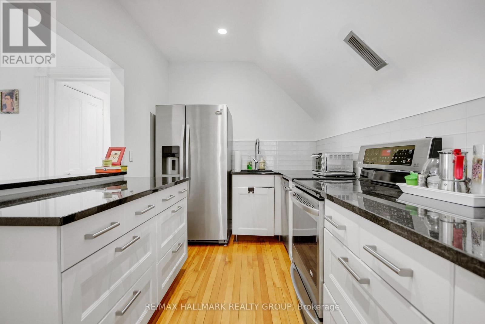 C - 50 Sweetland Avenue, Ottawa, Ontario  K1N 7T6 - Photo 13 - X12213139