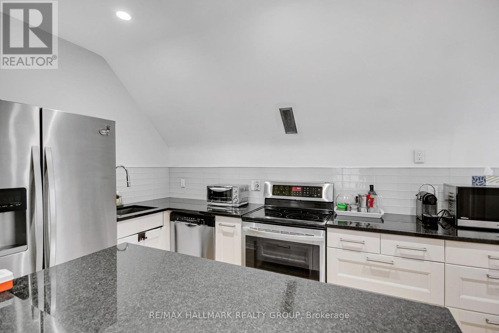 C - 50 Sweetland Avenue, Ottawa, Ontario  K1N 7T6 - Photo 15 - X12213139