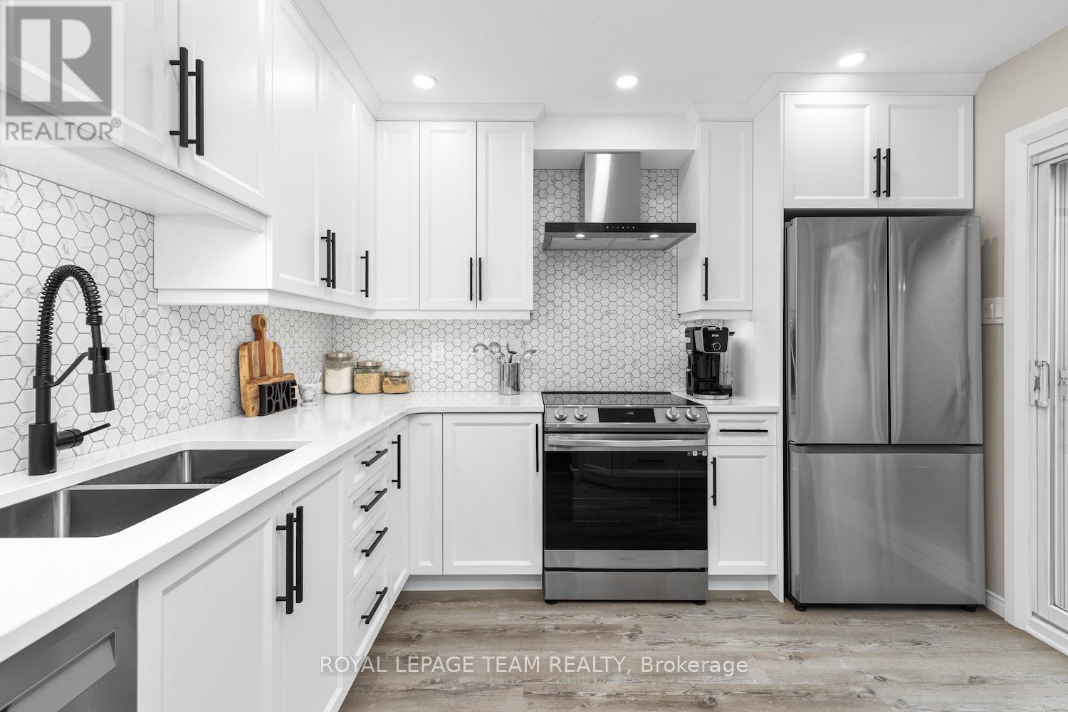 51 Westcliffe Road, Ottawa, Ontario  K2H 8A3 - Photo 11 - X12213147