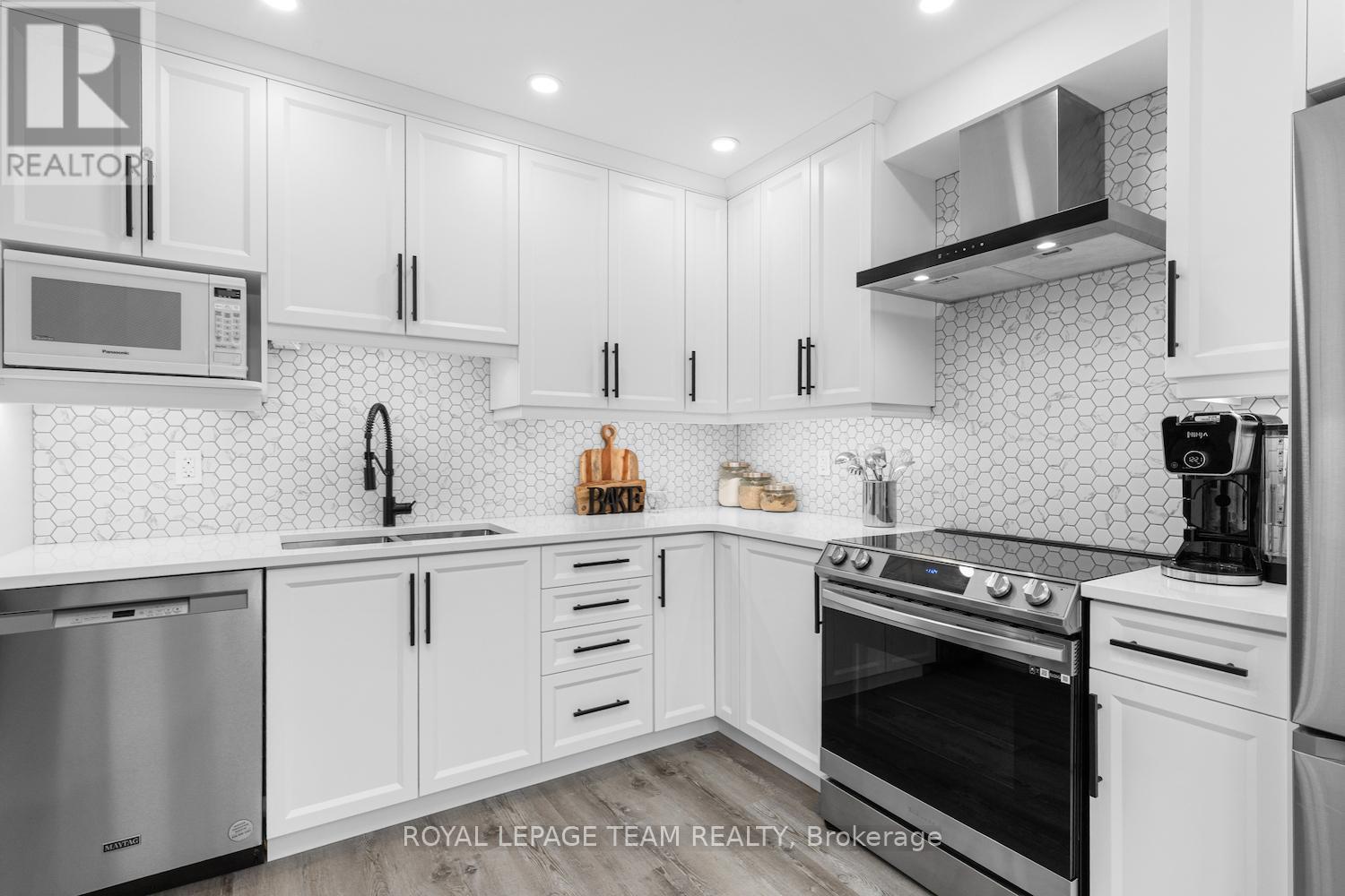 51 Westcliffe Road, Ottawa, Ontario  K2H 8A3 - Photo 13 - X12213147