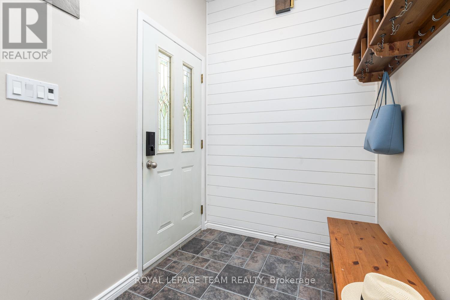 51 Westcliffe Road, Ottawa, Ontario  K2H 8A3 - Photo 2 - X12213147