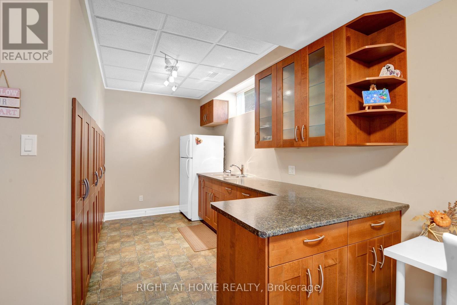 31 Forillon Crescent, Ottawa, Ontario  K2M 2W7 - Photo 38 - X12211389