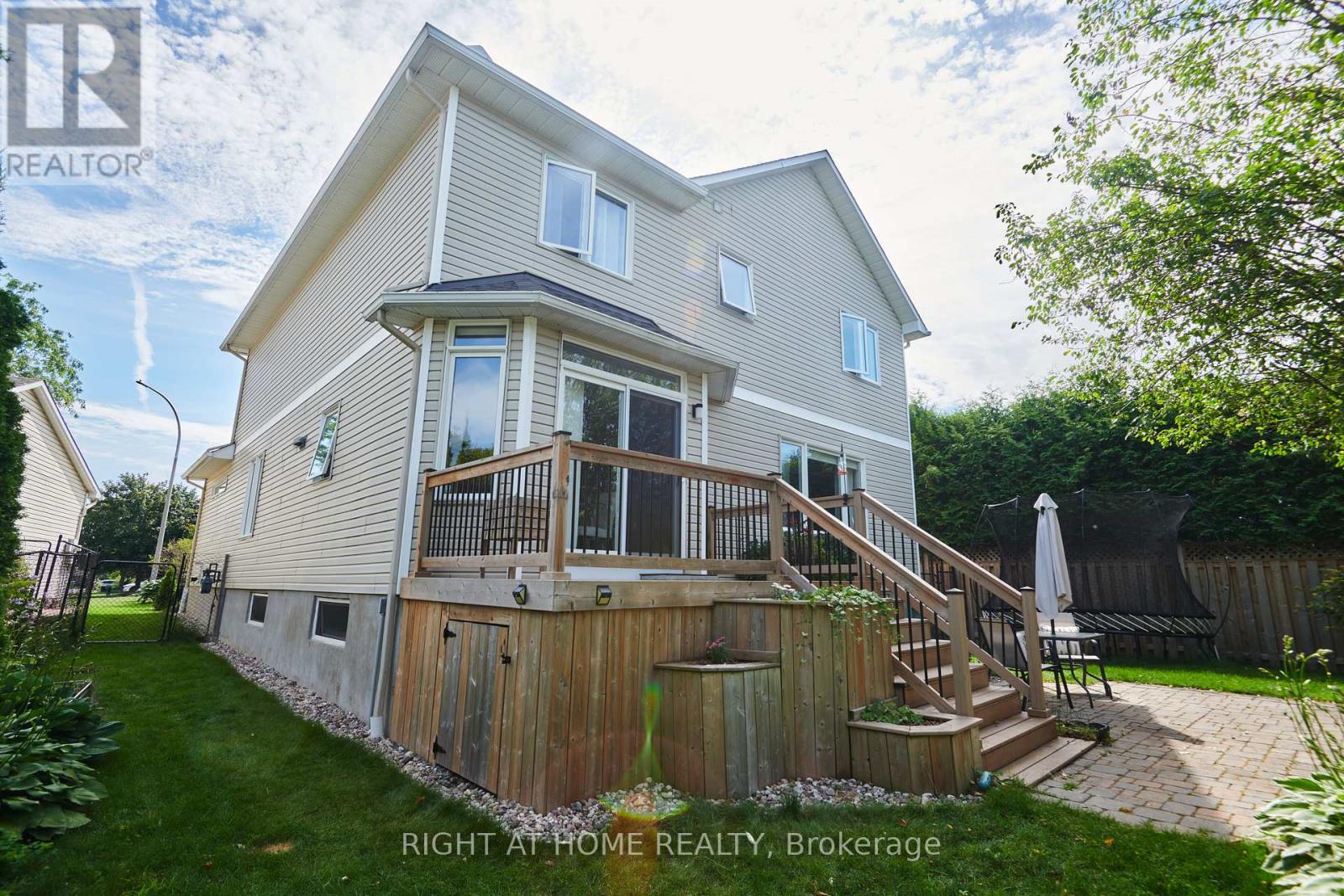 31 Forillon Crescent, Ottawa, Ontario  K2M 2W7 - Photo 42 - X12211389