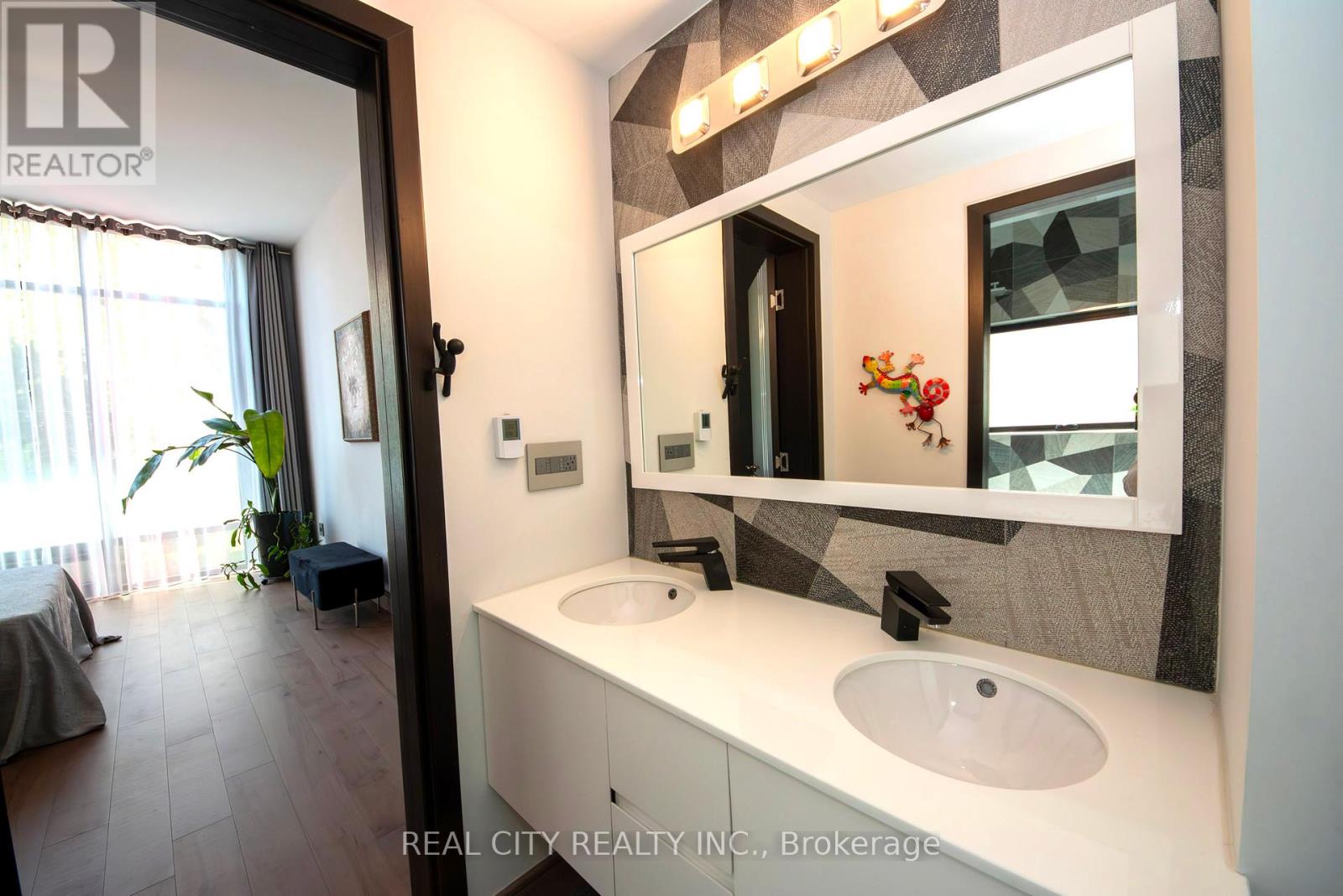662 Byngmount Avenue, Mississauga, Ontario  L5G 1R4 - Photo 21 - W12186242