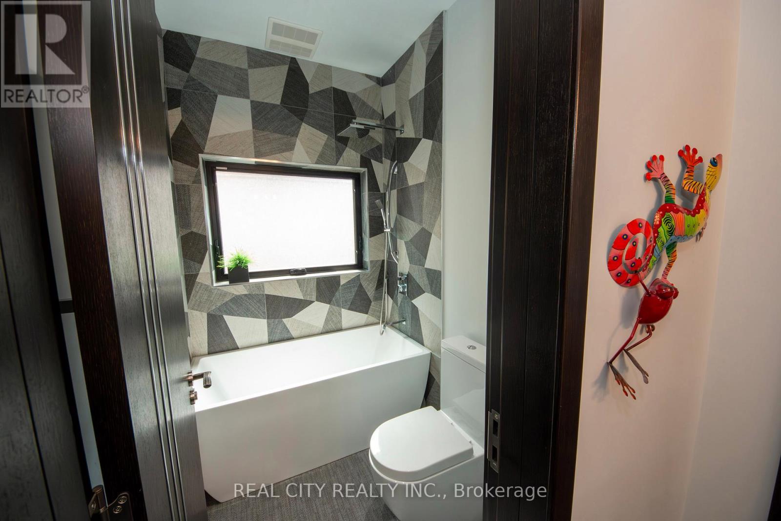 662 Byngmount Avenue, Mississauga, Ontario  L5G 1R4 - Photo 22 - W12186242