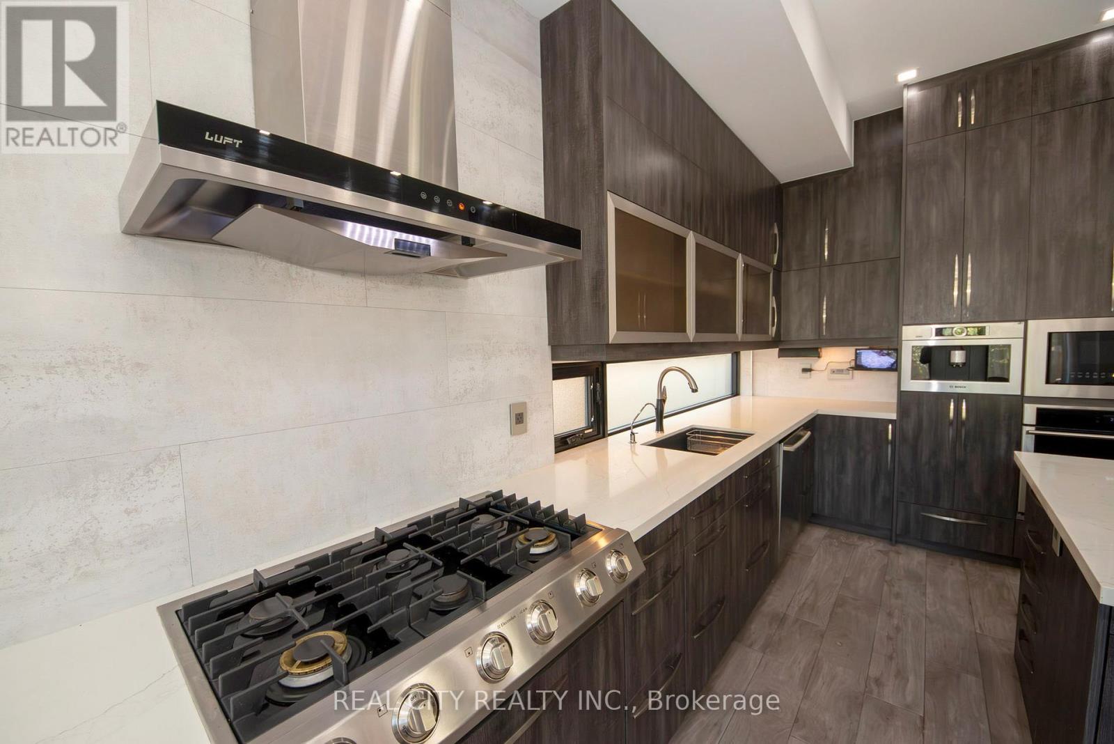 662 Byngmount Avenue, Mississauga, Ontario  L5G 1R4 - Photo 10 - W12186242