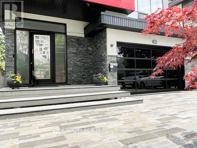 662 Byngmount Avenue, Mississauga, Ontario  L5G 1R4 - Photo 4 - W12186242