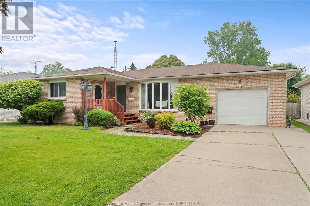 22 Bennie Avenue, Leamington, Ontario  N8H 4L5 - Photo 3 - 25014791