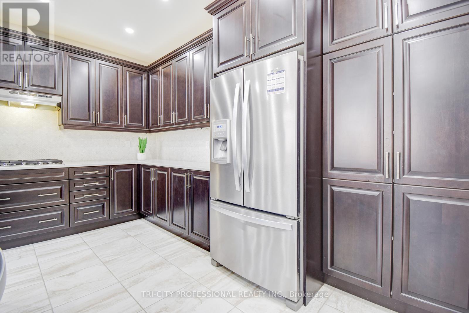 40 Wheatberry Crescent, Brampton, Ontario  L6R 4A1 - Photo 13 - W12207589