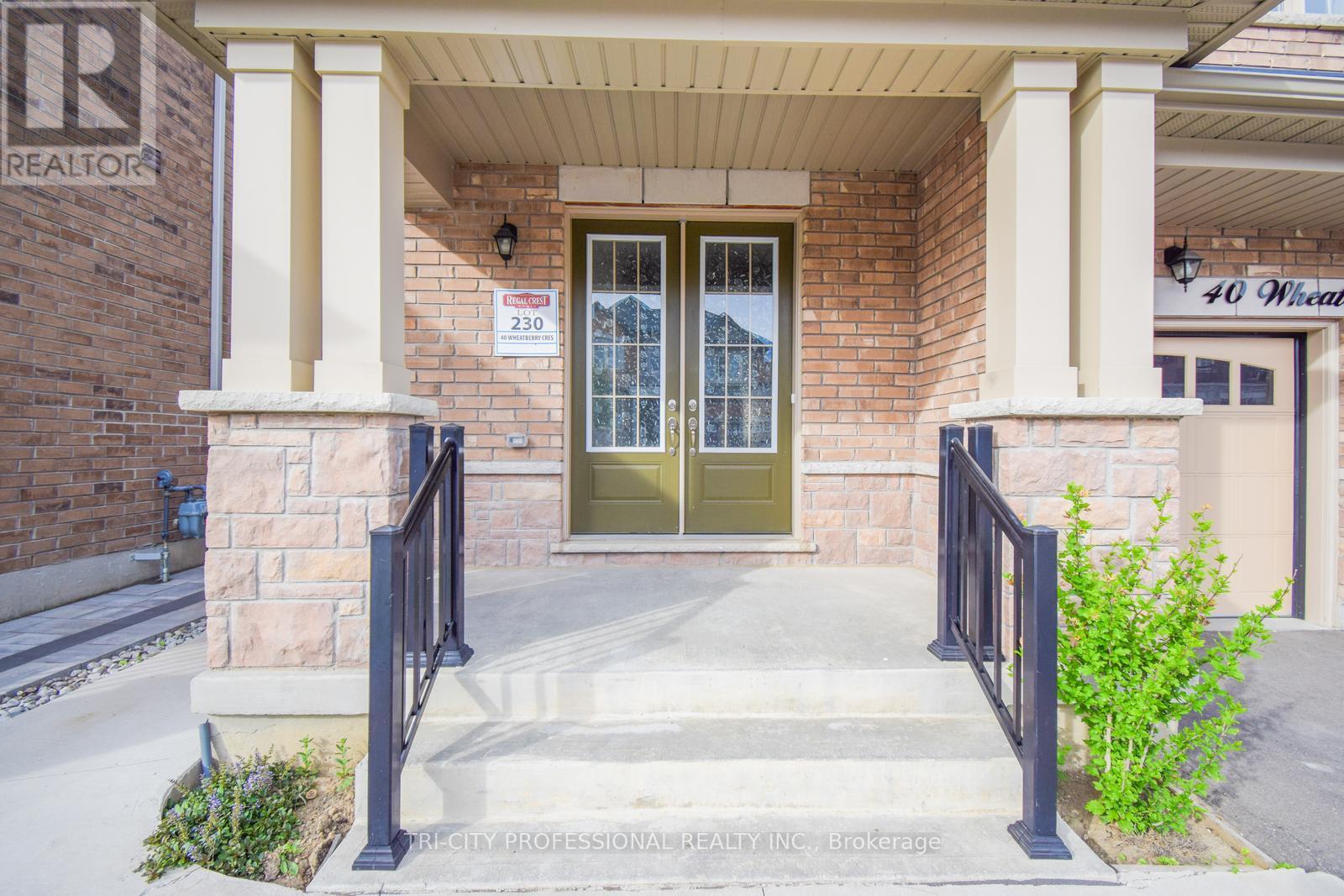 40 Wheatberry Crescent, Brampton, Ontario  L6R 4A1 - Photo 4 - W12207589