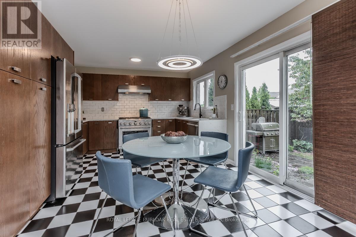 3252 Mccurdy Court, Burlington (Alton), Ontario  L7M 0C1 - Photo 17 - W12212942