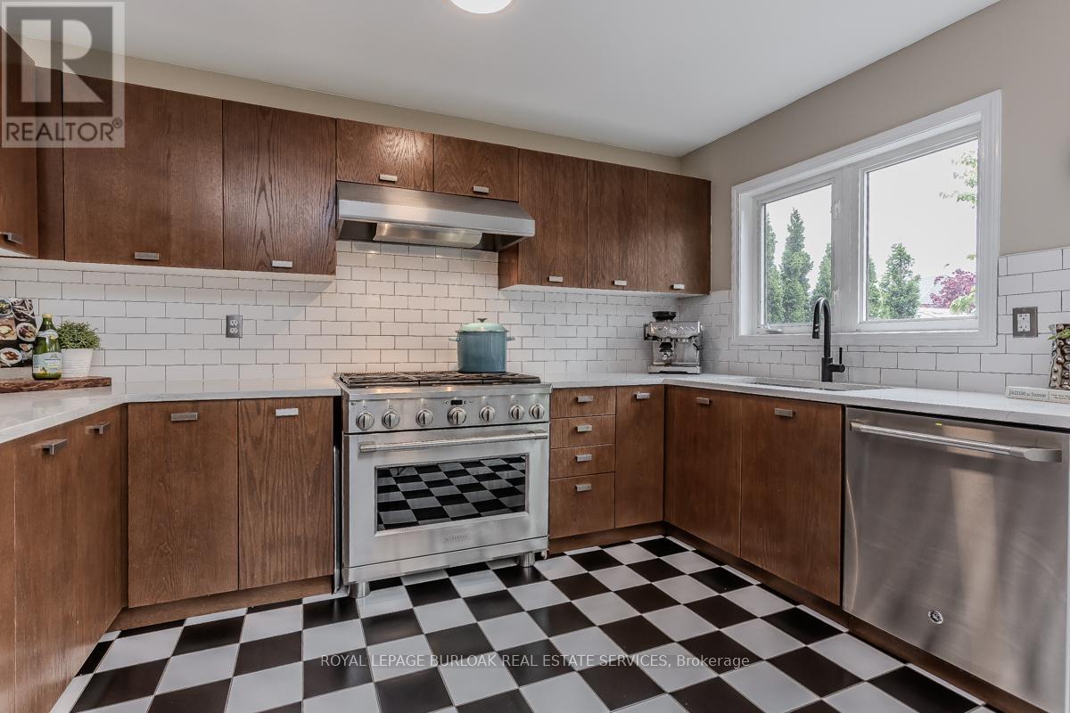 3252 Mccurdy Court, Burlington (Alton), Ontario  L7M 0C1 - Photo 18 - W12212942