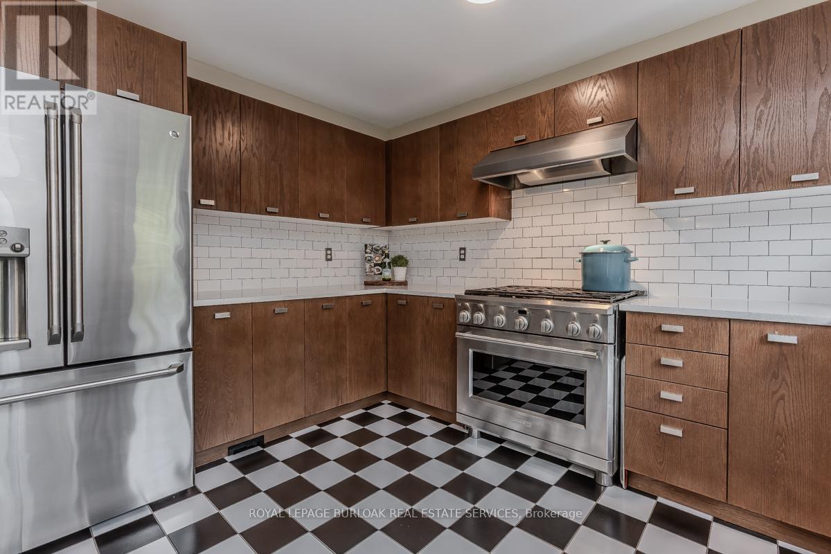 3252 Mccurdy Court, Burlington (Alton), Ontario  L7M 0C1 - Photo 19 - W12212942